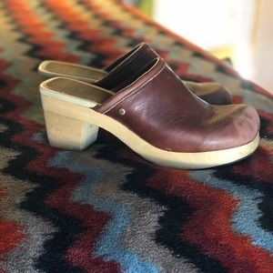 Well love Frye wooden clogs